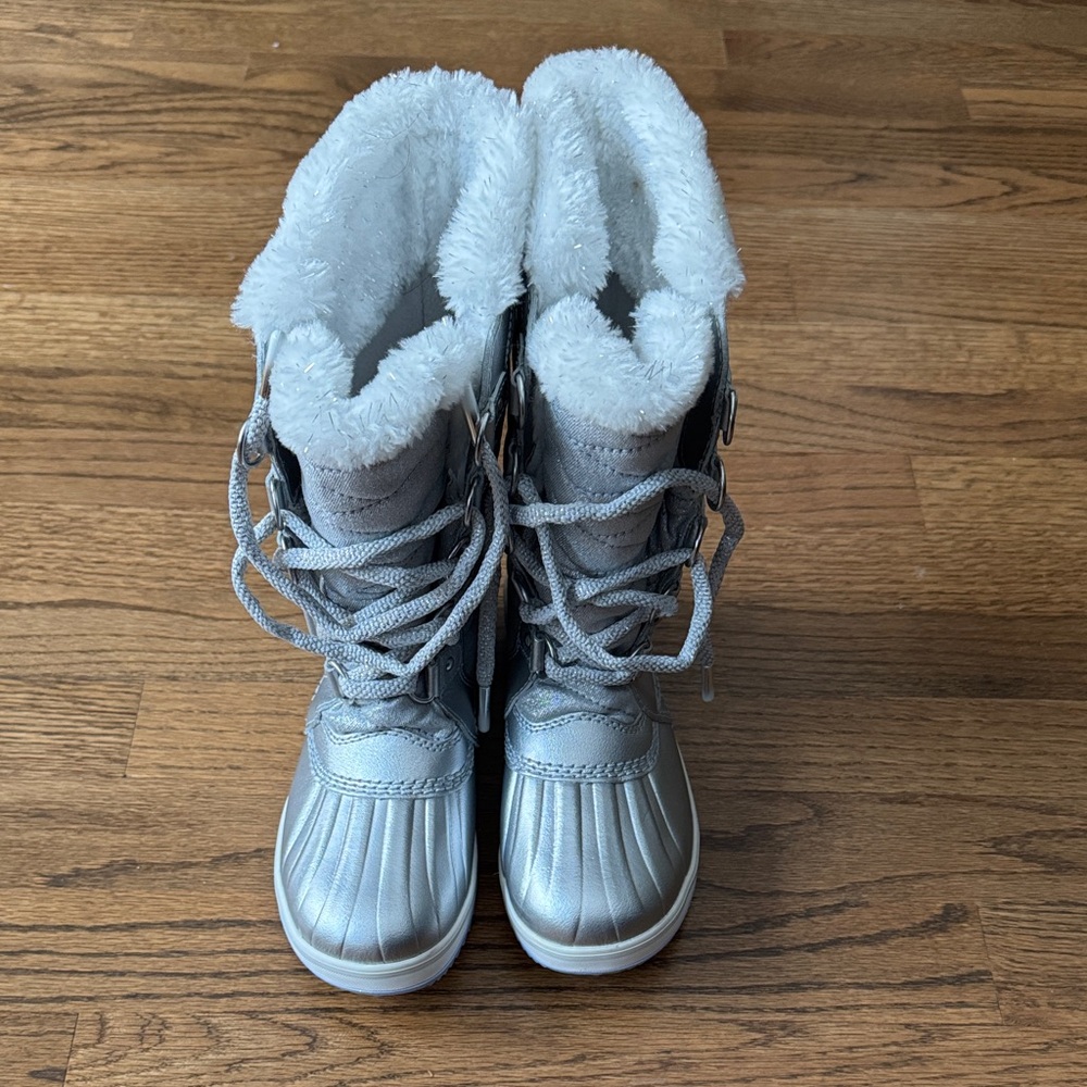 New Disney Sorel Silver Fur-Lined Winter Boots